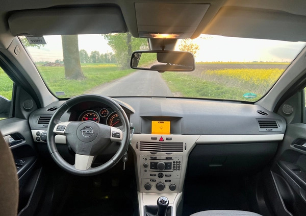 Opel Astra cena 8990 przebieg: 268000, rok produkcji 2008 z Łazy małe 92